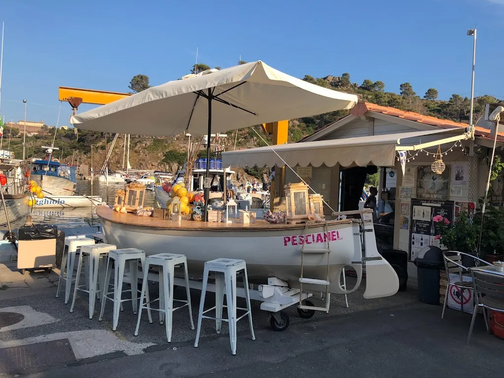 Pescianel Capraia Isola restaurant in Capraia e Limite