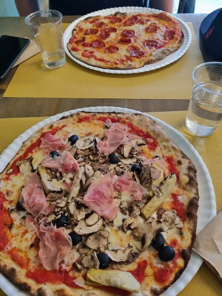 pizzamorzi_Capraia e Limite_slider_image_2