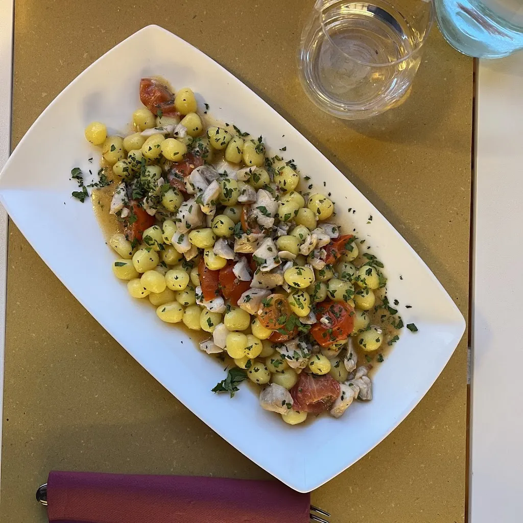 Laura lb_La Rive up_Capraia e Limite_recensione