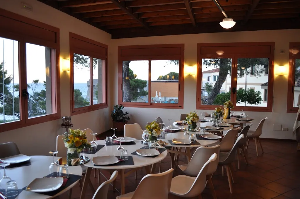 La Rive up restaurant in Capraia e Limite