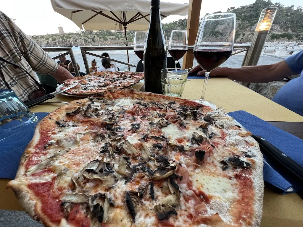 Neil N_Sale Bago_Capraia Isola_review