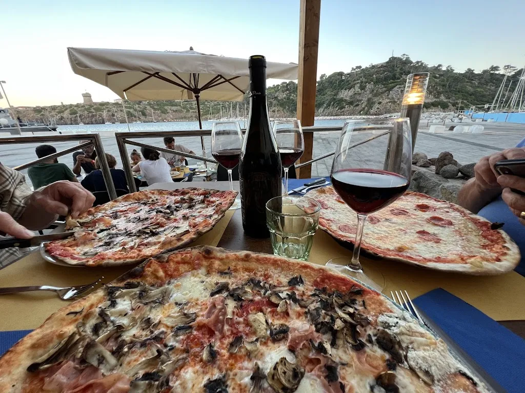 Sale Bago restaurant in Capraia Isola