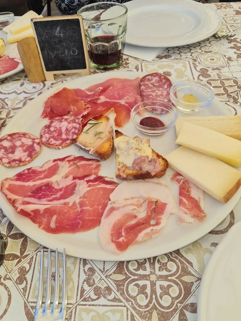 Ristorante Pizzeria Bar Valentina_Careggine_slider_image_3