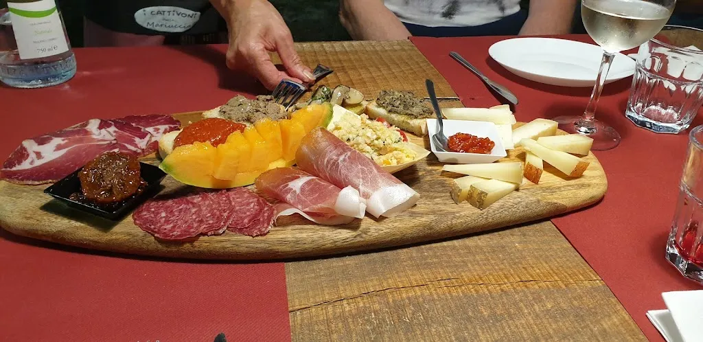 fabio marraga_I Cattivoni della Mariuccia_Caprese Michelangelo_review