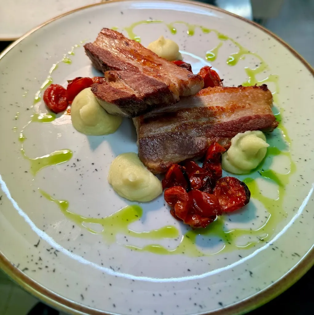 Enoteca Ristorante Antica Torre_Carmignano_slider_image_3