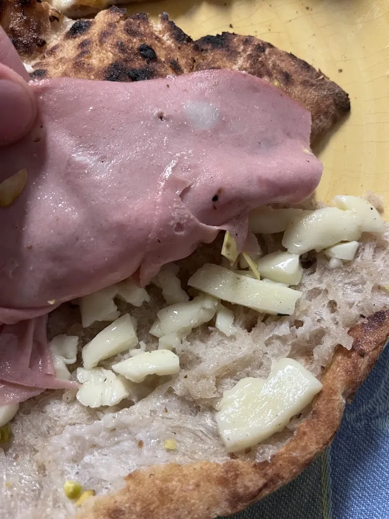 Tommaso Nuti_L'angolo Rosso Pizzeria Wine Bar_Carraia_review