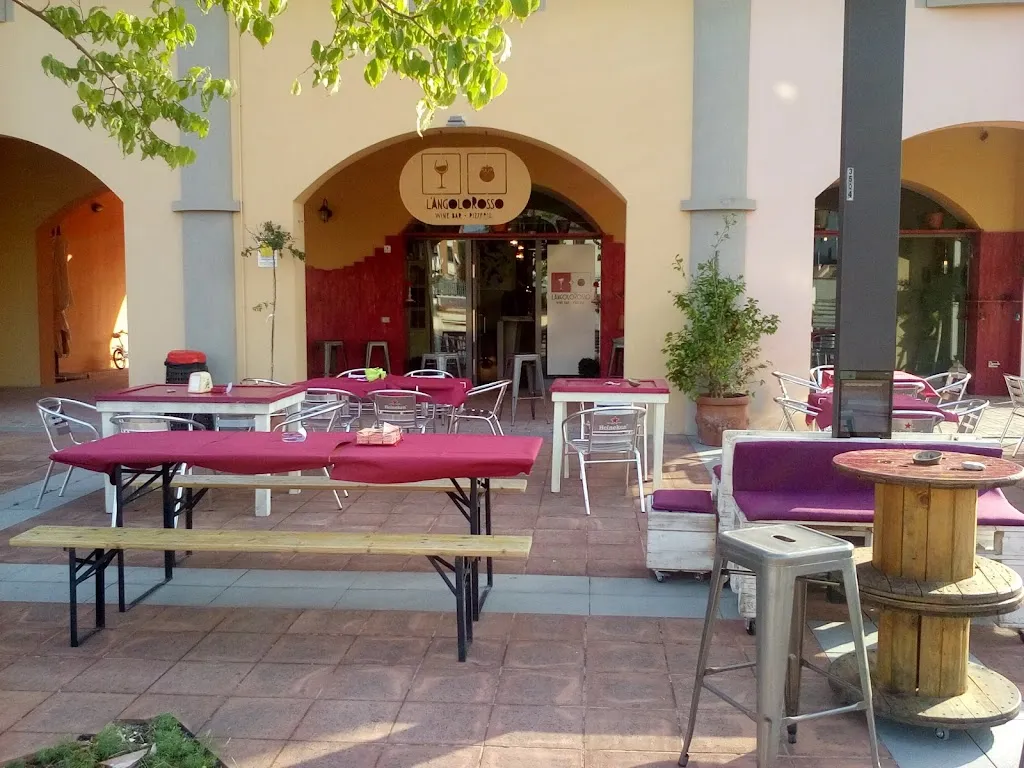 L'angolo Rosso Pizzeria Wine Bar restaurant in Carraia