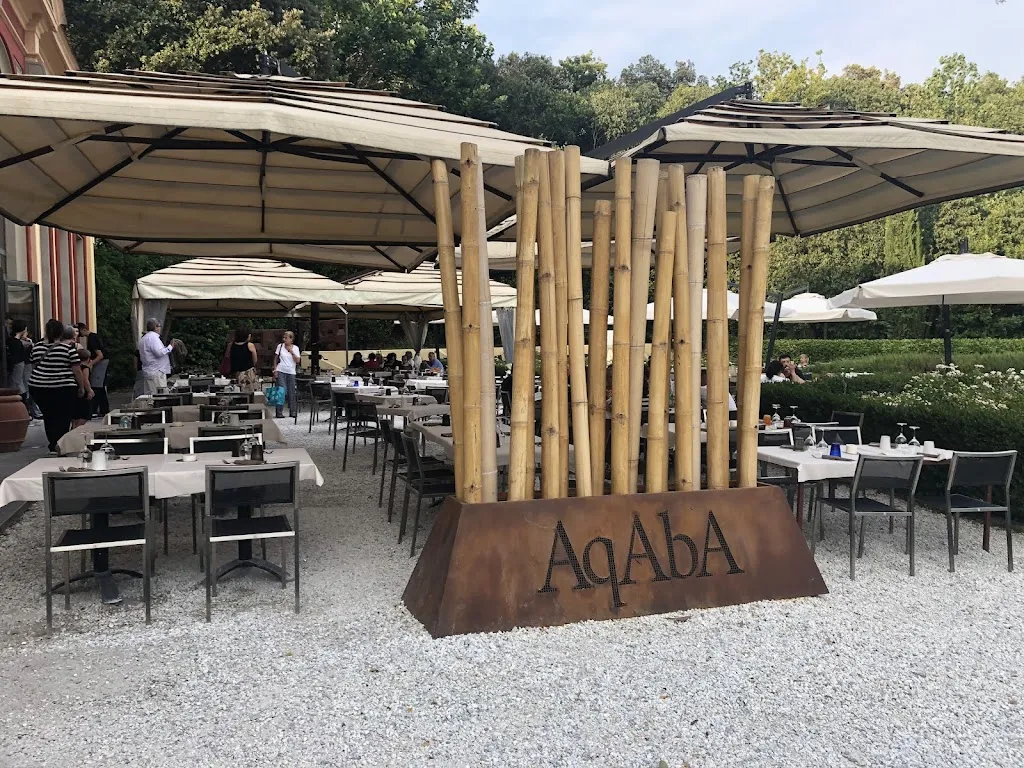 AqAbA restaurant in Carraia