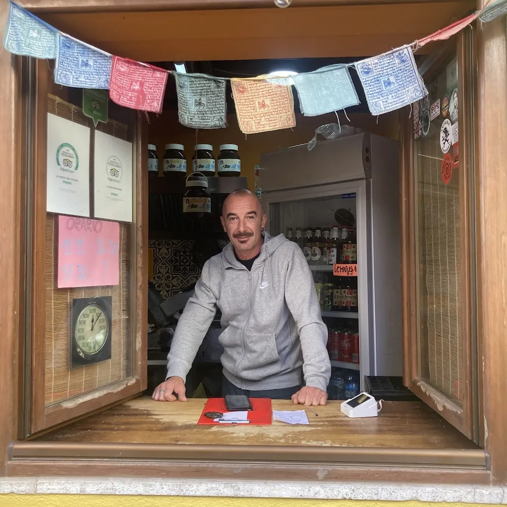 Stuart Crewes_La Piada Per Strada_Capoliveri_review