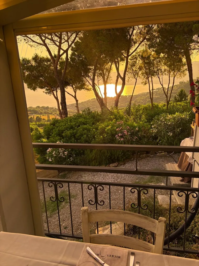 June_Mickey Mouse_Capoliveri_review