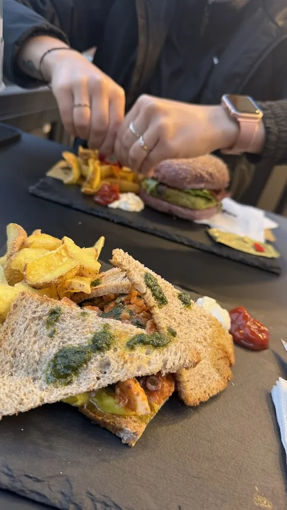 Stoian Vlad_Pokelba_Capoliveri_review