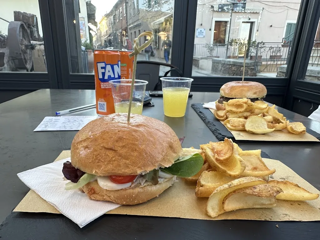 Jeyhan Chase Celikkale _Pokelba_Capoliveri_review