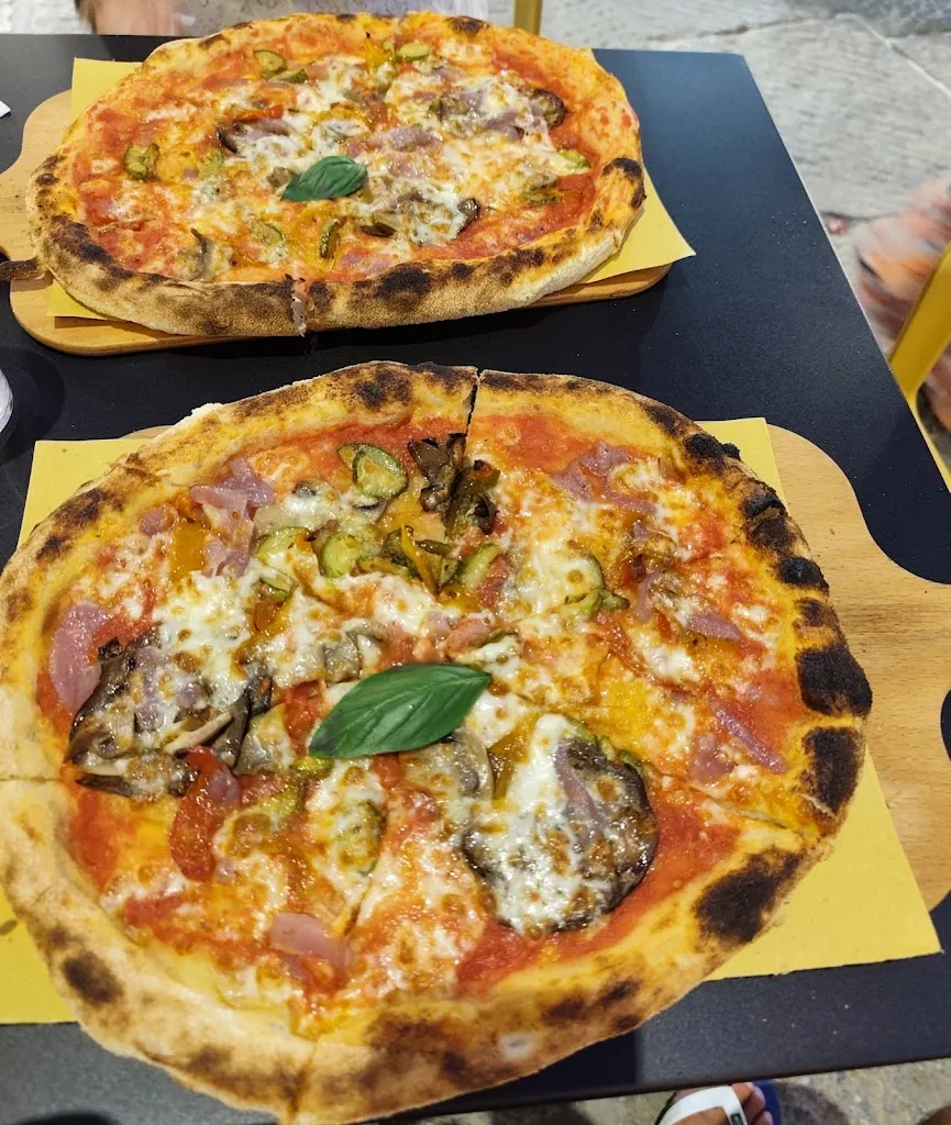 GIALLO pizza Lab._Capoliveri_slider_image_2