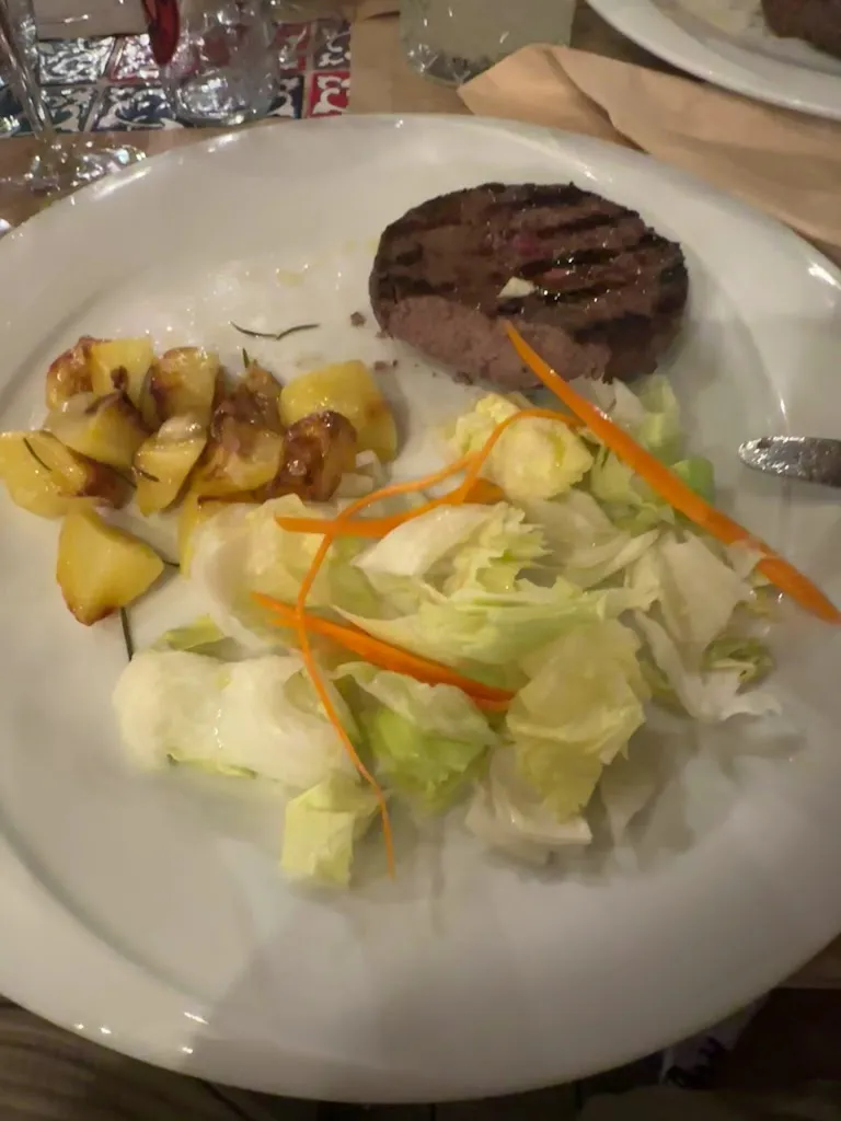 Lars Nissen _Mom Food Drink & Soul_Capoliveri_review