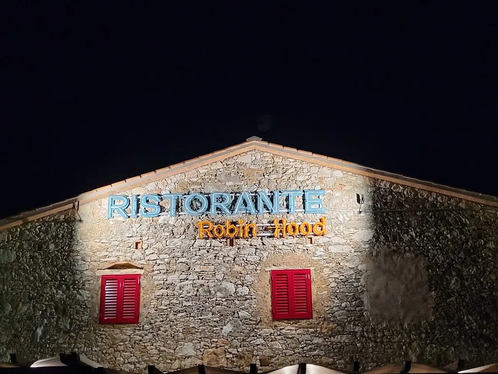 Robin Hood_Casale Marittimo_slider_image_1