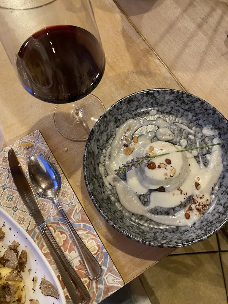 Valeriia_Ozium_Casale Marittimo_review