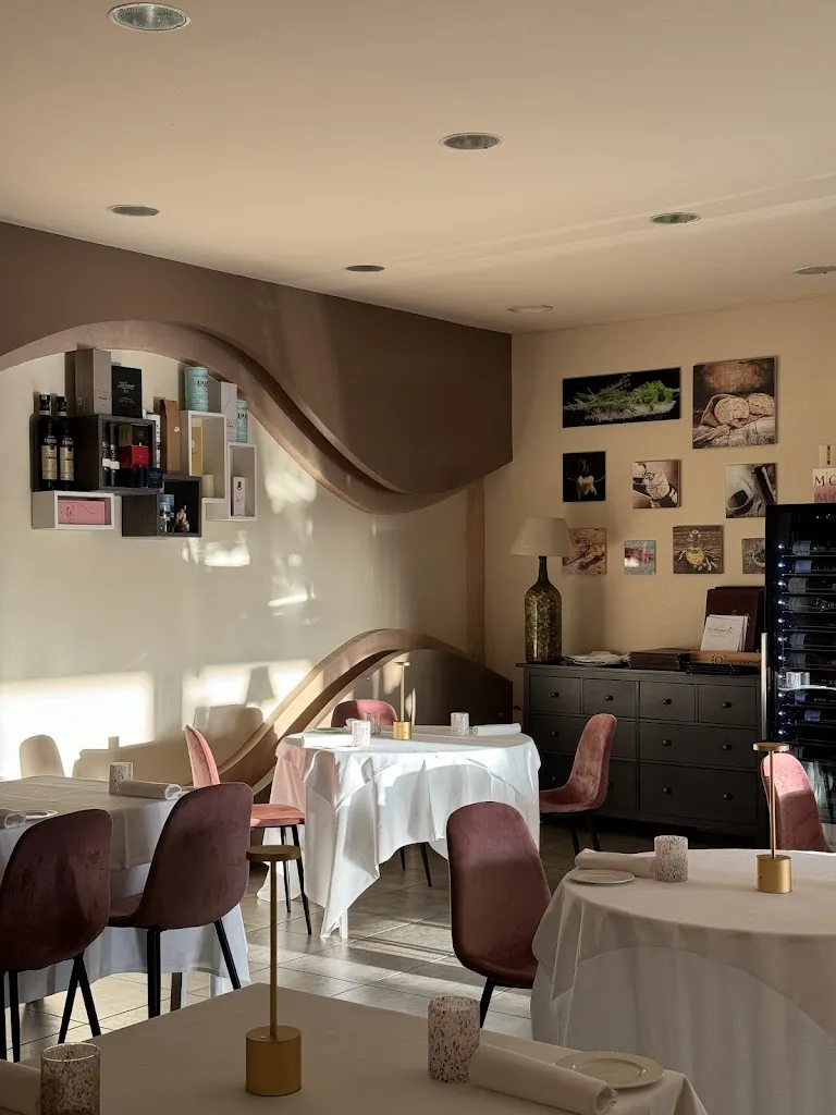 Ristorante La Dea Partenope_Cascina_slider_image_1