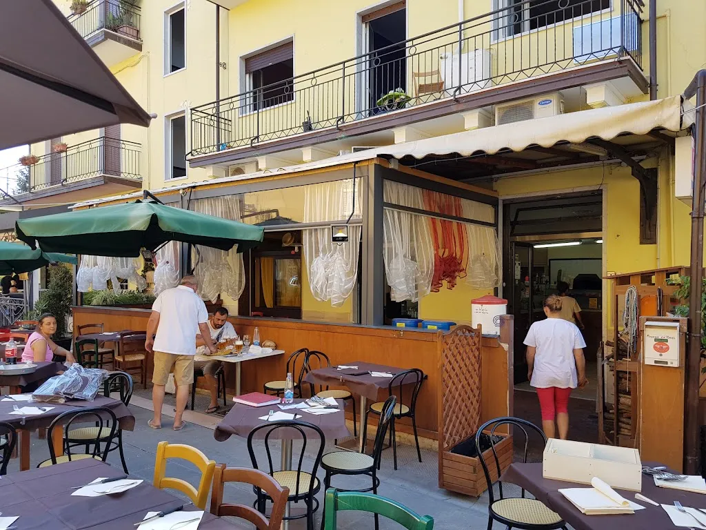 Pizzeria La Torre_Carrara_slider_image_1