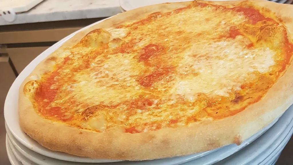 Pizzeria La Torre_Carrara_slider_image_3