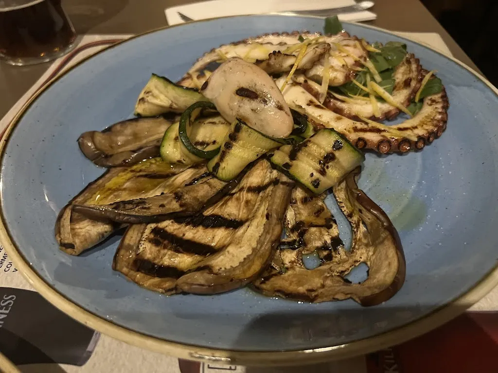 Yolie Raya_Jonathan's Pub & Ristorante_Mattinata_review