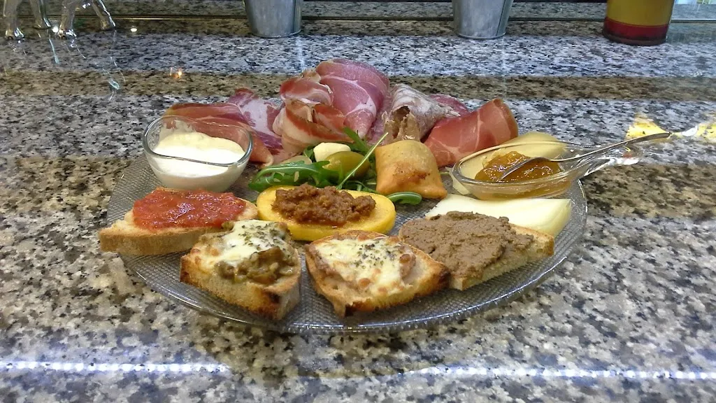 Street Saloon_Castel San Niccolò_slider_image_2