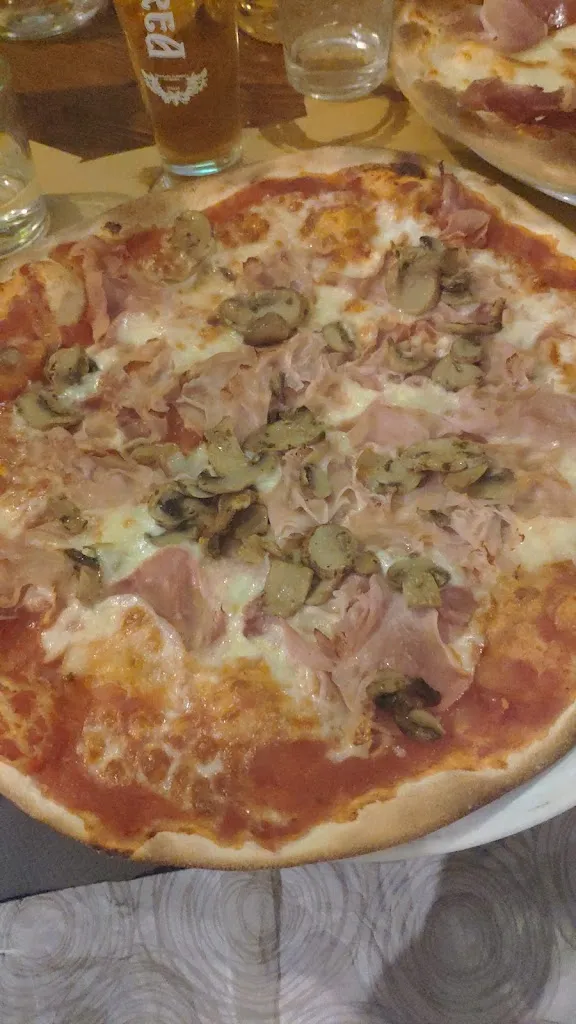 Street Saloon_Castel San Niccolò_slider_image_3