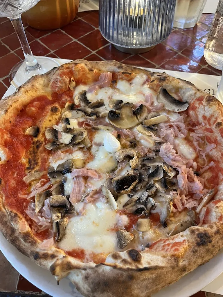 Lukas H_Malindi Pizzeria Cocktail Bar_Castagneto Carducci_review