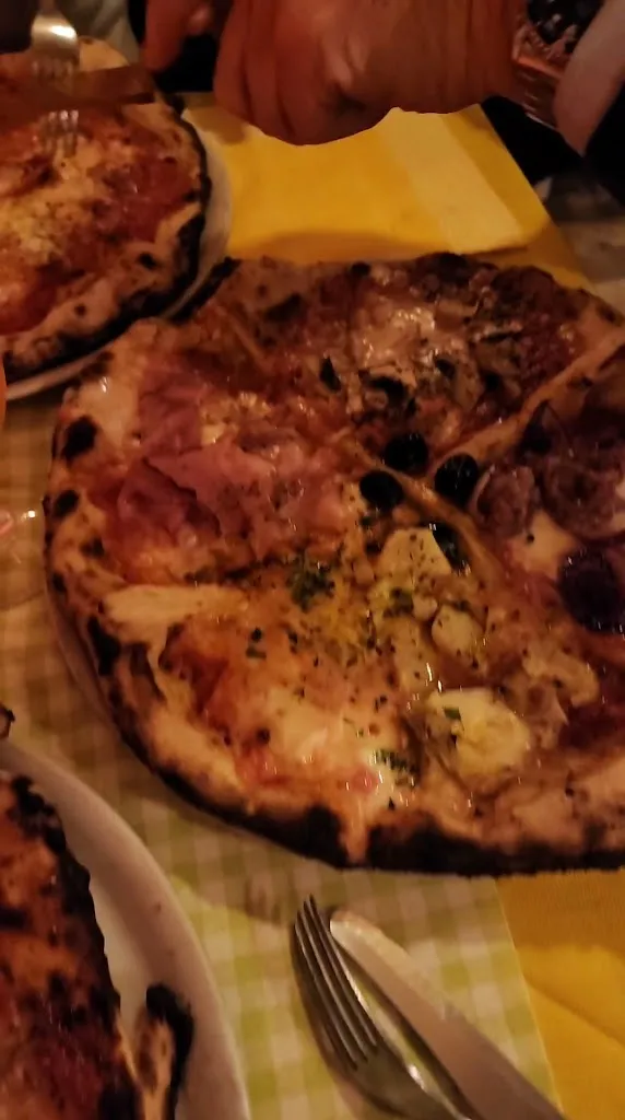 Pizzeria Da Ciro_Castagneto Carducci_slider_image_2