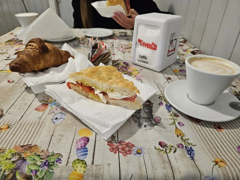 Mateusz Swietlik_Bar Pizzeria Circolo ARCI_Castellina Marittima_review