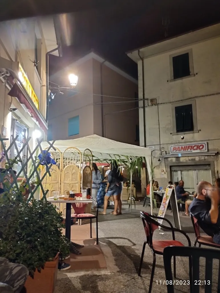 Lisa Marinari_Bar Pizzeria Circolo ARCI_Castellina Marittima_review