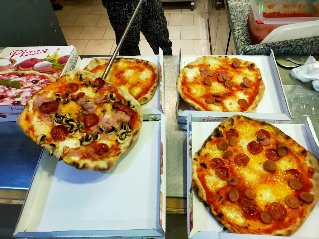 Pizzeria Andrea Castelnuovo_Castelnuovo dei Sabbioni_slider_image_3