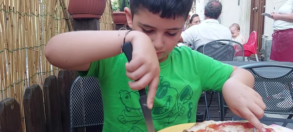 Pizzeria La Cantinetta restaurant in Castelnuovo dei Sabbioni