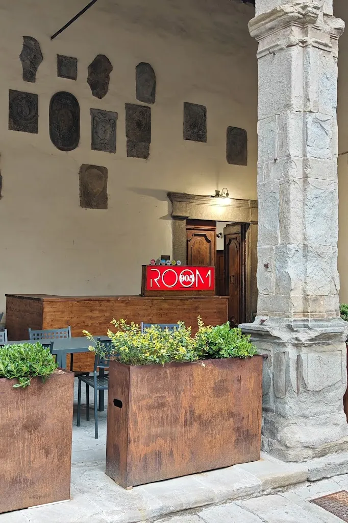 Alessandro Ferrettini_ROOM 905_Castiglion Fiorentino_review