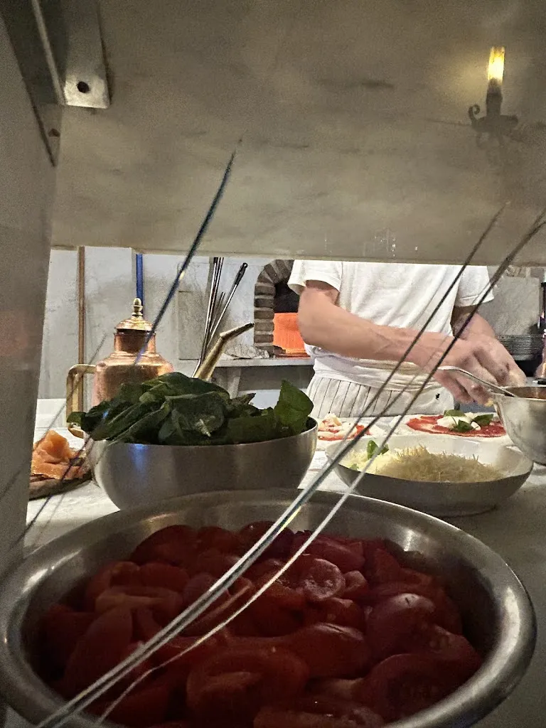 Emma Greenwell_Pizzeria Da Gherardo_Castelnuovo di Garfagnana_review