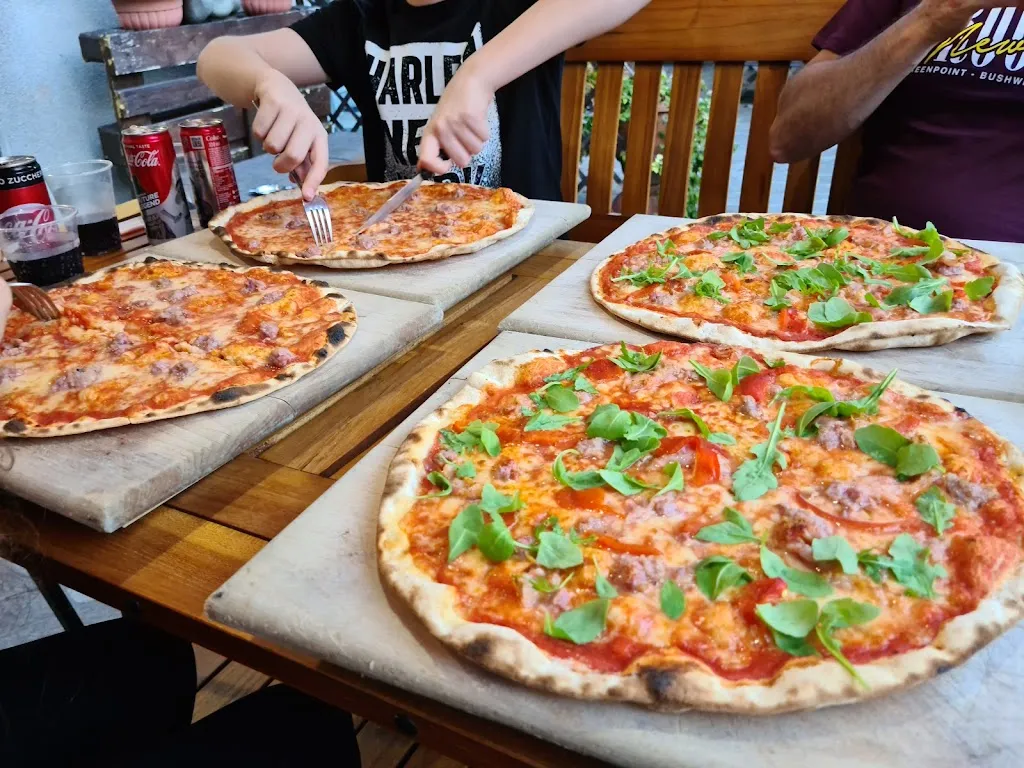 Attività chiusa per cessata Attività_Castelnuovo di Garfagnana_slider_image_2