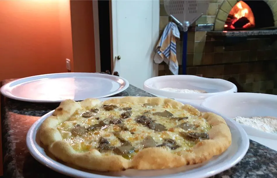 Pizzeria La Barchetta - Asporto e Tavoli ._Castelnuovo di Garfagnana_slider_image_3