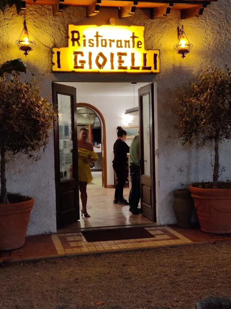 Ka Voi, Laghi Gioielli_Cenaia_slider_image_1