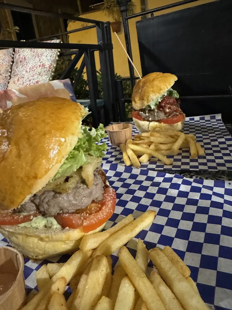 Julia Lehmann_Casina kitch_Castiglione della Pescaia_review