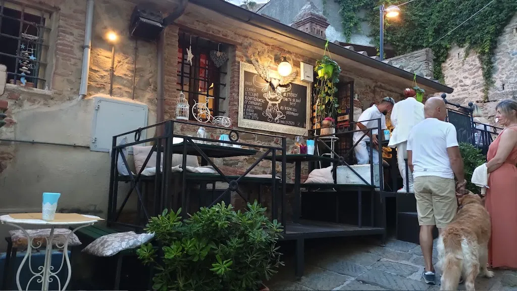 Felix Fink_Casina kitch_Castiglione della Pescaia_review