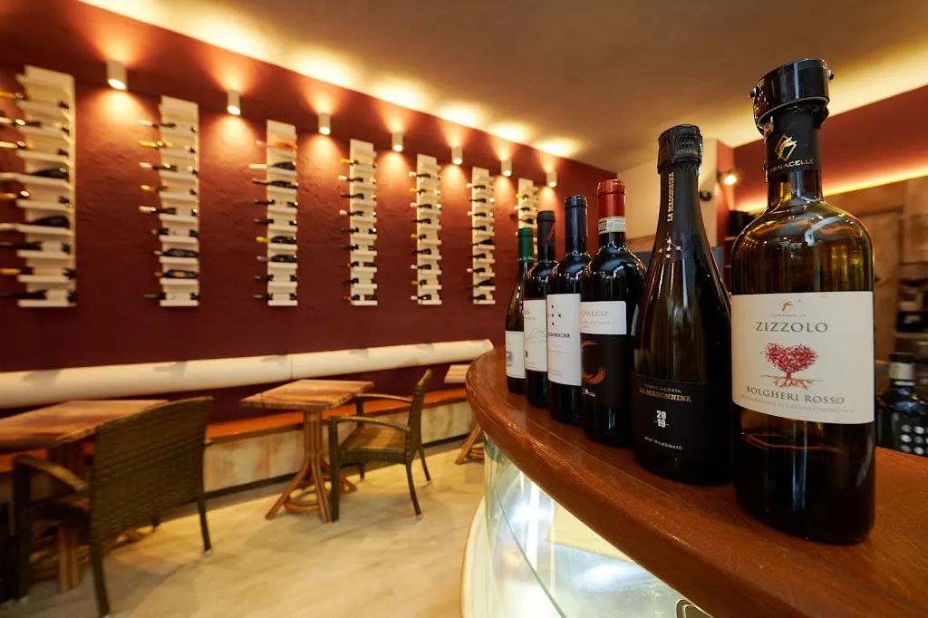 Lo Schiaccia Vinaio Cecina Mare restaurant in Cecina