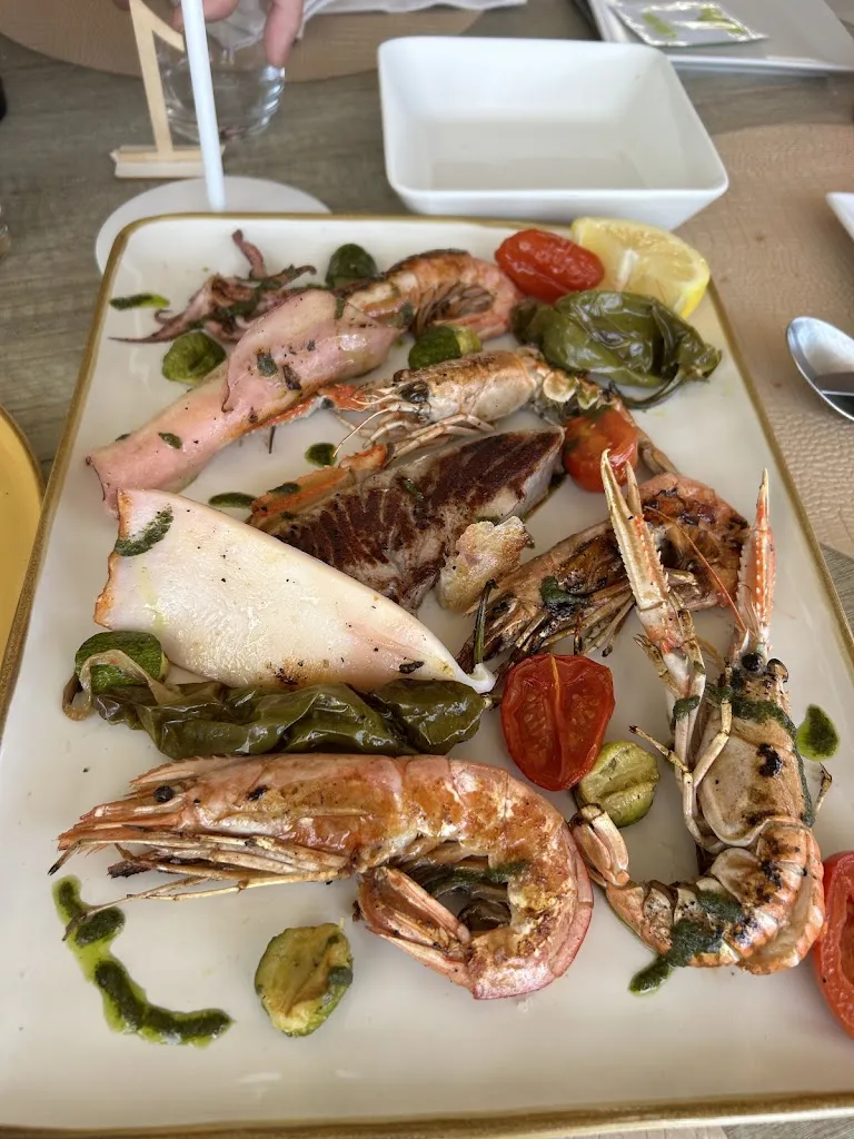 W Leung_Stella Beach_Cecina_review