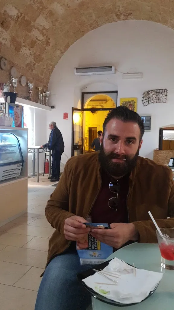 Claudio D'Amato_Al 122_Miggiano_review