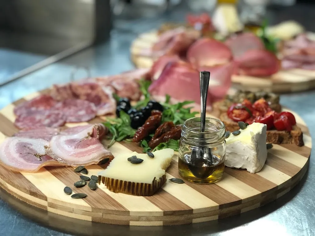 RistoPizza Il Nuovo Caligola_Cecina_slider_image_3