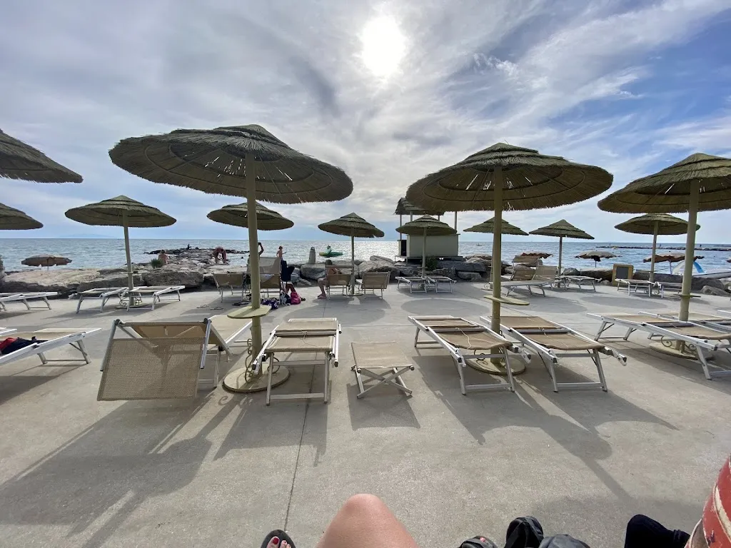 Laurence Darville_Ristorante Bagno Il Delfino_Cecina_review