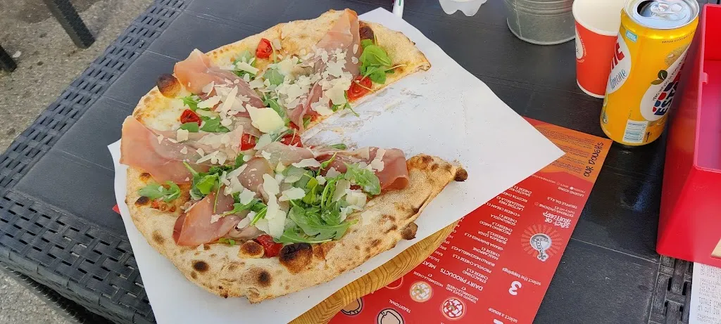 adrienn mohai_L’Angolo della Pizza_Cecina_review