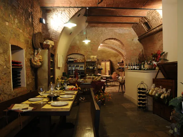 Cantina La Frasca di Pimpolari Loretana restaurant in Cetona