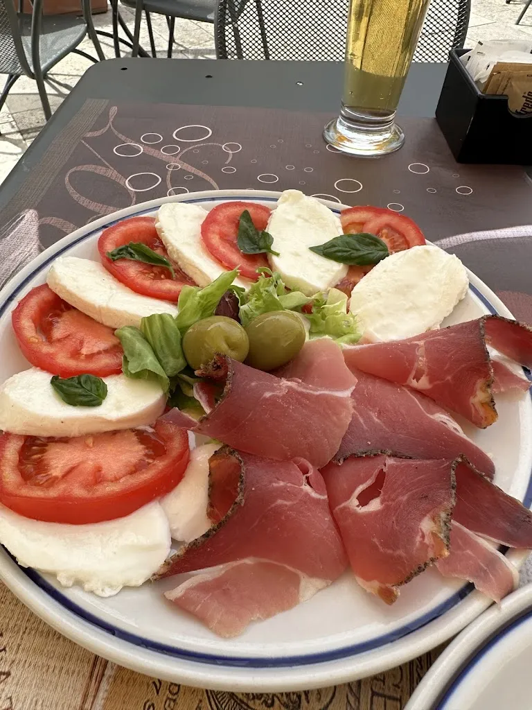 Bar Cavour restaurant in Cetona