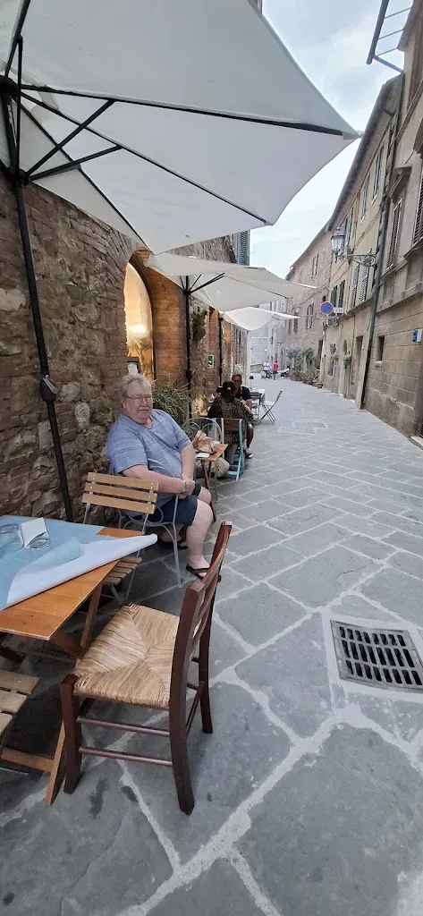 Tracey Elliot_Restaurant Wine Bar - CAVE TIBURZI_Chiusdino_recensione