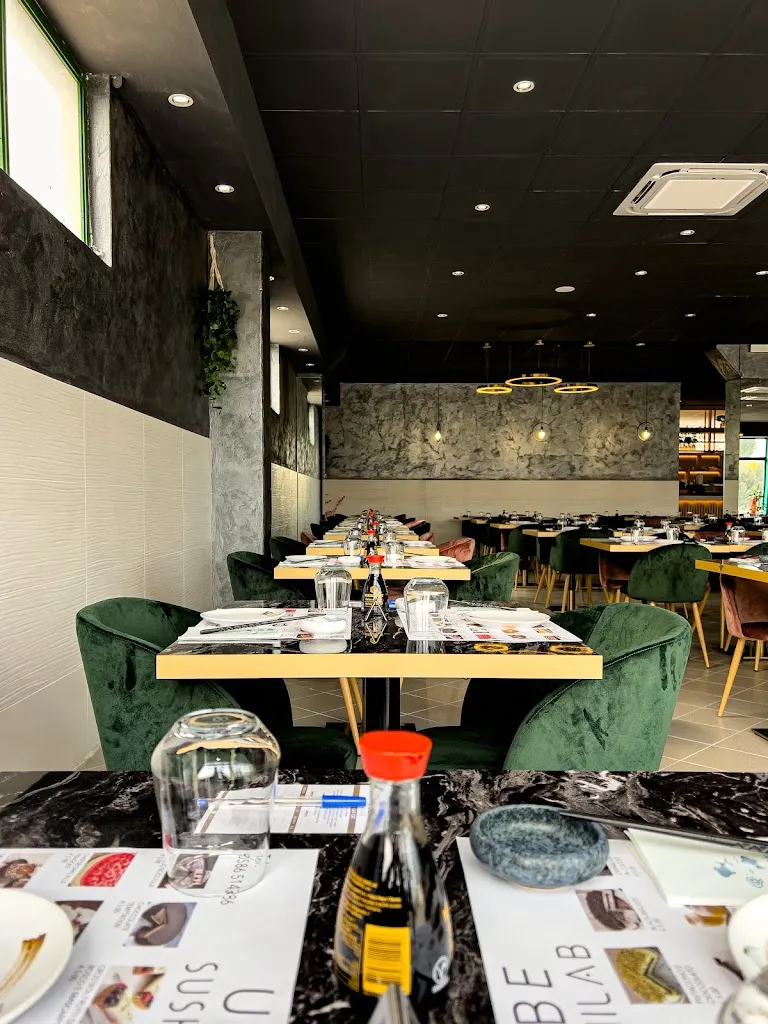 UBE Sushi Lab_Collesalvetti_slider_image_1