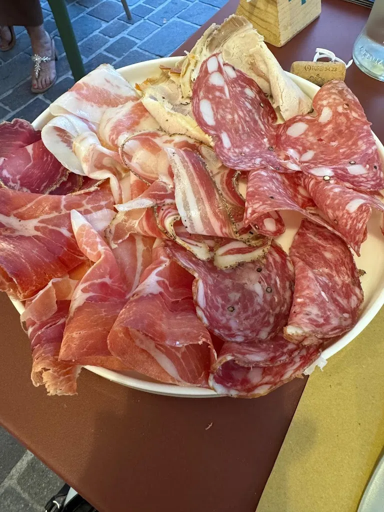 Beatrice Senn_Hooasi Luogo Cibo Bono_Crespina_review